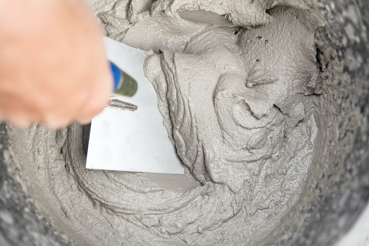 Hand mixing bedding mortar with a trowel